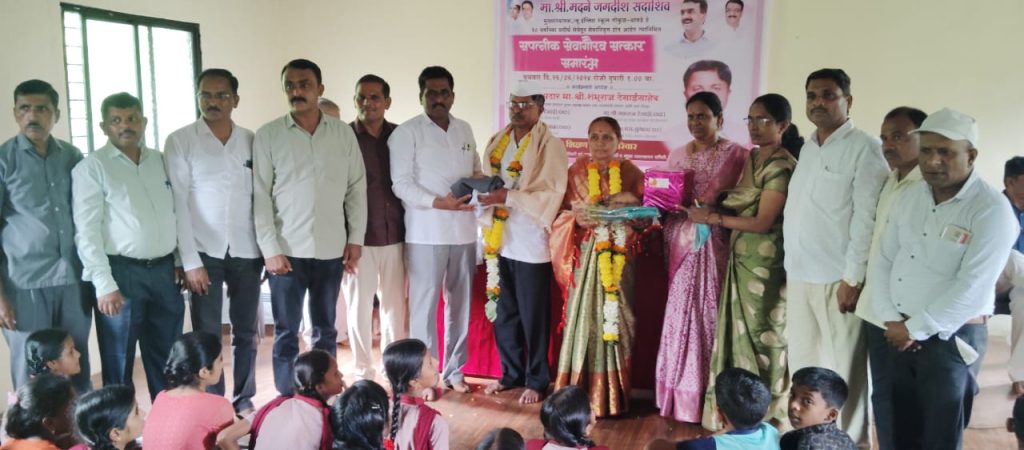  देसाई कुटुबांचा मी कायम ऋणी राहीन- श्री.जे.एस.मदने