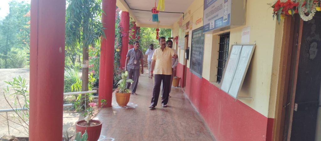 अध्यक्ष मा.श्री.रविराज देसाई (दादा ) यांचेकडून विद्यालयाची संस्था अंतर्गत वार्षिक तपासणी