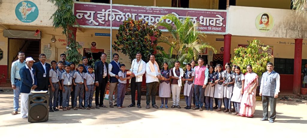 स्वच्छ व हरित विद्यालय मूल्यांकनासाठी राज्यस्तरीय समितीची न्यू इंग्लिश स्कूल, गोकुळ-धावडे विद्यालयास भेट.