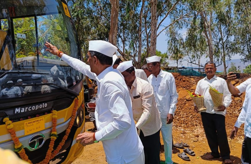 नवीन स्कूल बसचे नामदार शंभूराज देसाईसाहेब यांचे शुभहस्ते लोकार्पण